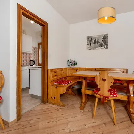 Weiss Aparthotel 4*